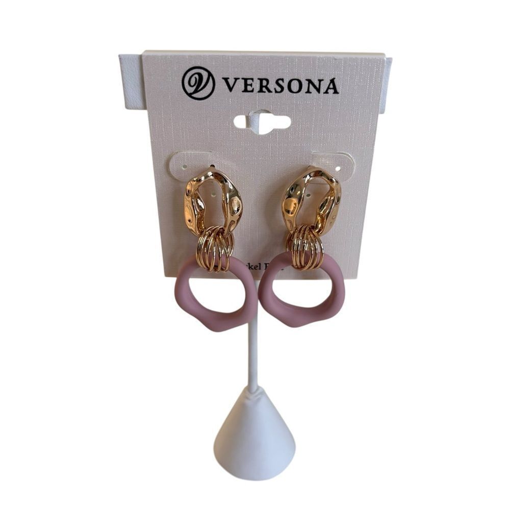 Gold Tone Chain and Oval Design Dangle Earrings in great neutral shade.